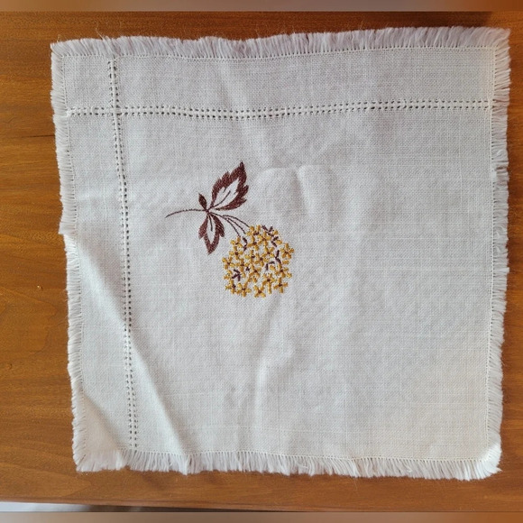 Vintage Handmade Embroidered White With  Yellow Flowers Table Mats lot of 5 - Picture 8 of 11